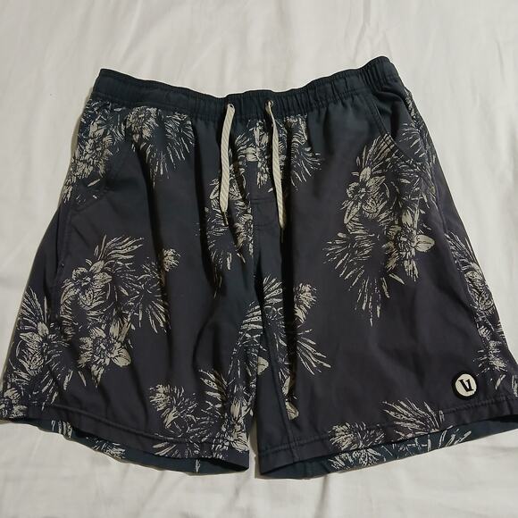 VUORI Men's Medium swim trunks Grey with a tropical print full support lining - Picture 3 of 11